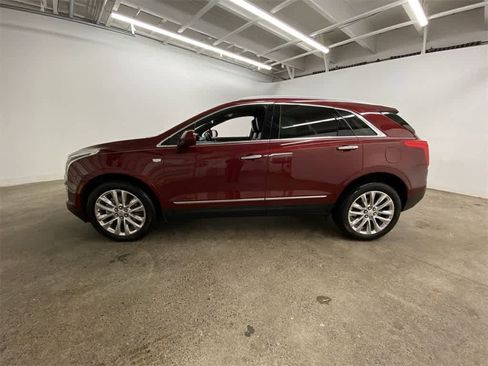 Used 2017 Cadillac XT5 Platinum image 3