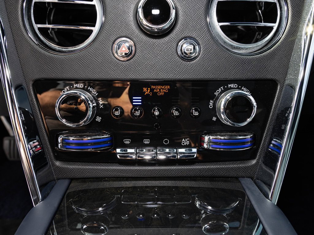 Used 2022 Rolls-Royce Cullinan w/ Cullinan Package AWD/4WD image 44