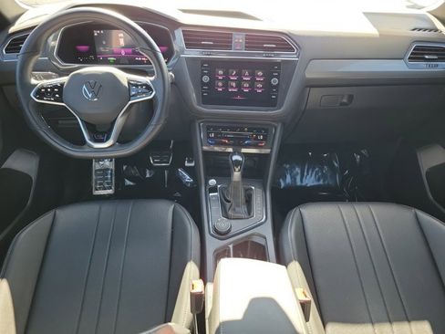 Used 2023 Volkswagen Tiguan SE R-Line image 2
