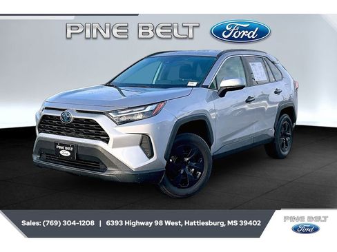 Used 2024 Toyota RAV4 XLE AWD/4WD image 10