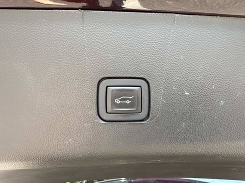 Used 2023 Chevrolet Traverse Premier AWD/4WD image 34