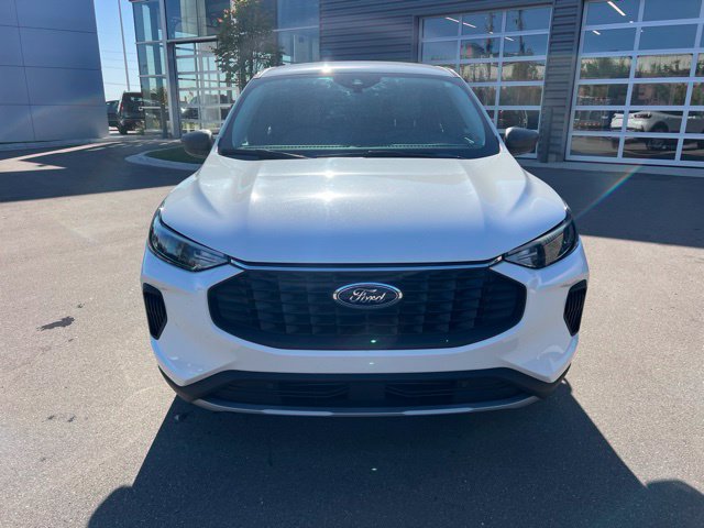 Used 2023 Ford Escape Active w/ Tech Pack #1 AWD/4WD image 2