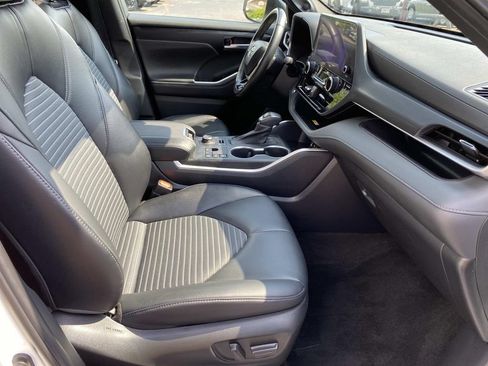 Used 2023 Toyota Highlander XSE AWD/4WD image 25