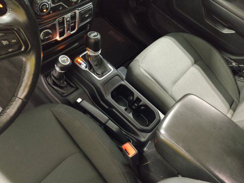 Used 2018 Jeep Wrangler Unlimited Sport S AWD/4WD image 26