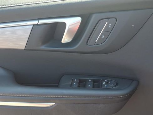 Used 2025 Buick Enclave Preferred FWD image 17