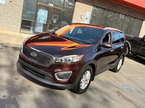 Used 2016 Kia Sorento LX image 6