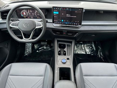 New 2026 Volkswagen Tiguan SE image 12