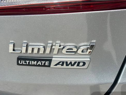 Used 2017 Hyundai Santa Fe Limited image 7