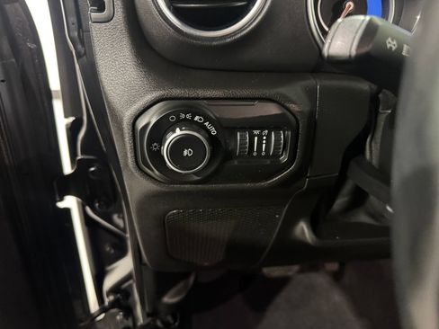 Used 2019 Jeep Wrangler Unlimited Sahara w/ Uconnect 4C Nav & Sound Group AWD/4WD image 37