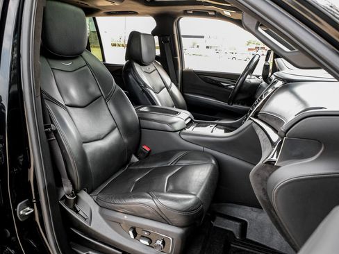 Used 2019 Cadillac Escalade ESV Platinum image 31