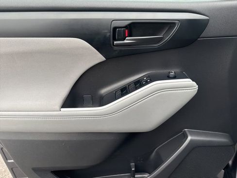 Certified 2023 Toyota Highlander LE image 20
