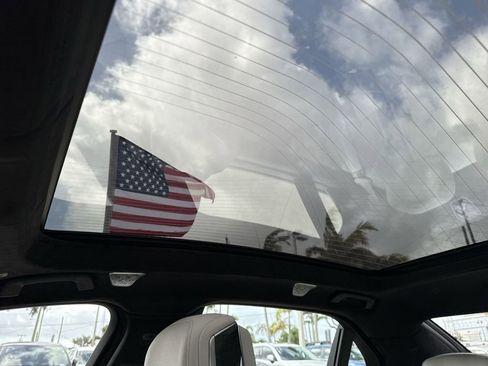 Used 2023 BMW 760i xDrive image 53