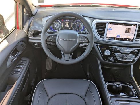New 2026 Chrysler Pacifica Limited w/ S Appearance Package FWD image 16