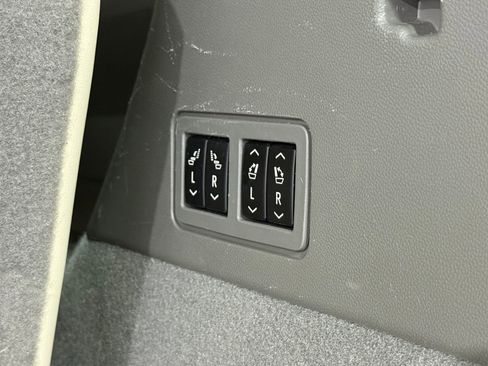 Used 2021 Cadillac XT6 Premium Luxury image 40