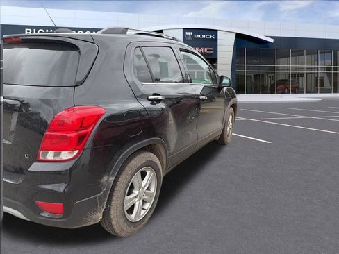 Used 2019 Chevrolet Trax LT w/ LT Convenience Package FWD image 8