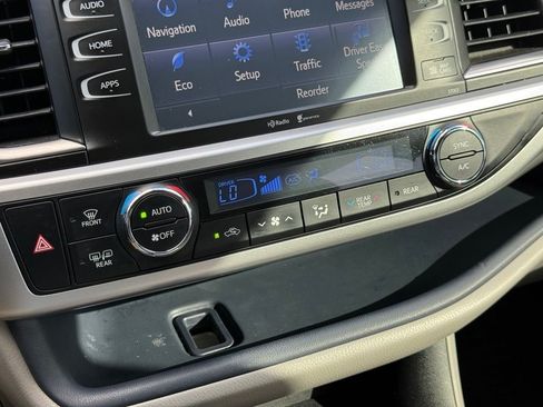 Used 2014 Toyota Highlander XLE AWD/4WD image 38