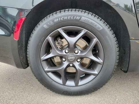 Used 2020 Chrysler Pacifica Limited w/ Advanced Safetytec Group FWD image 5
