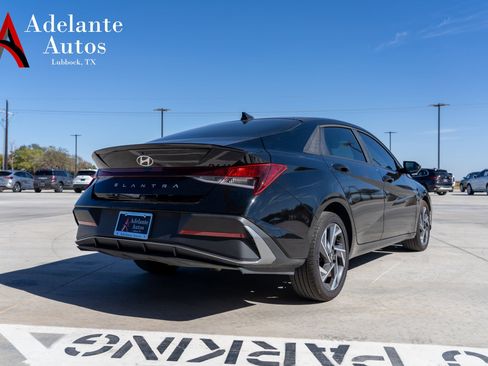 Used 2025 Hyundai Elantra Sport image 3