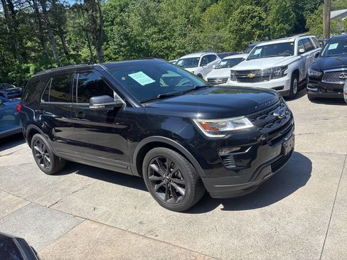 Used 2019 Ford Explorer XLT w/ Equipment Group 202A FWD image 4