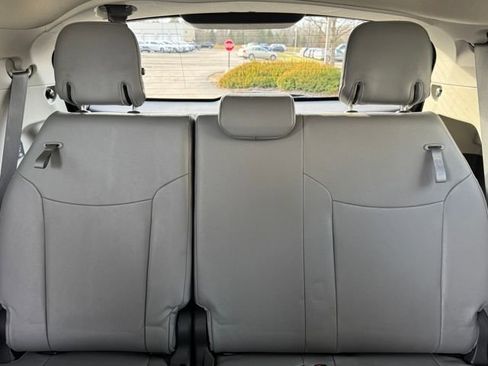 Used 2021 Toyota Sienna Limited image 28