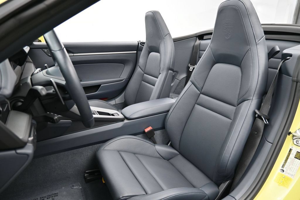 Certified 2025 Porsche 911 Carrera RWD image 5