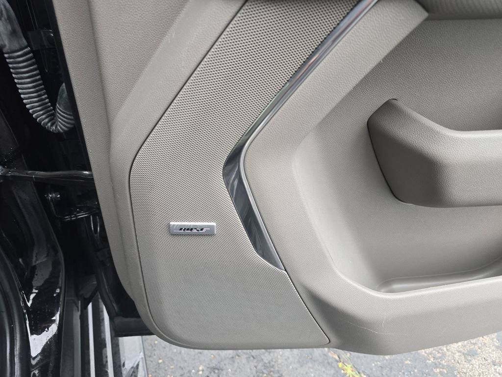 Used 2022 GMC Yukon SLT w/ SLT Luxury Package AWD/4WD image 18