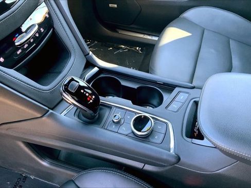 Used 2025 Cadillac XT5 Premium Luxury image 17