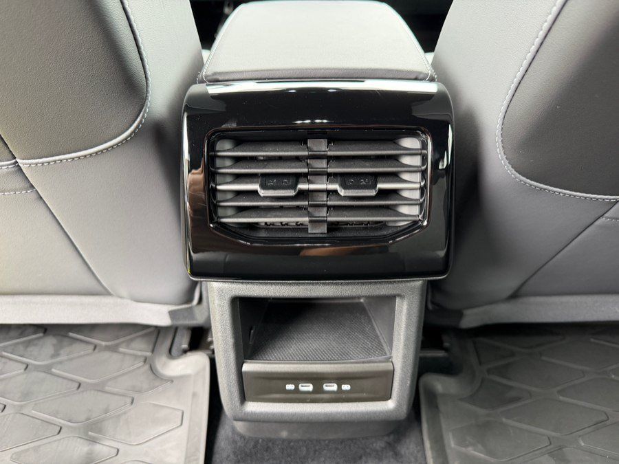 Used 2024 Volkswagen ID.4 Pro AWD/4WD image 38