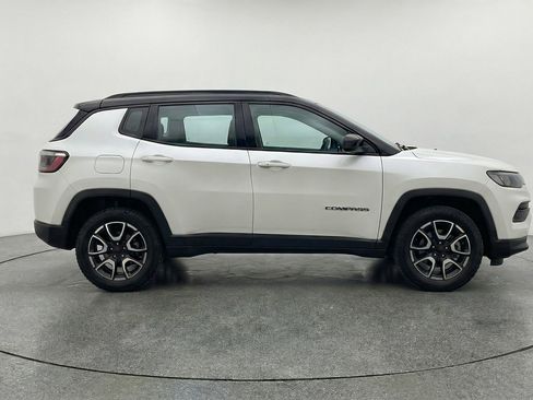 Used 2025 Jeep Compass Trailhawk AWD/4WD image 11