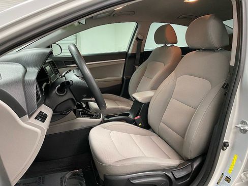 Used 2019 Hyundai Elantra SE image 10