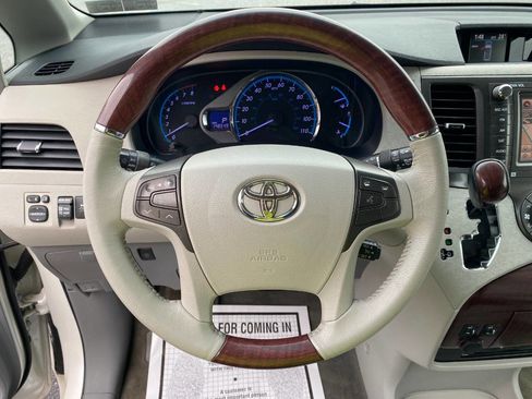 Used 2012 Toyota Sienna Limited w/ Premium Pkg image 13