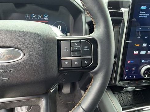 Used 2024 Ford Expedition Platinum image 29