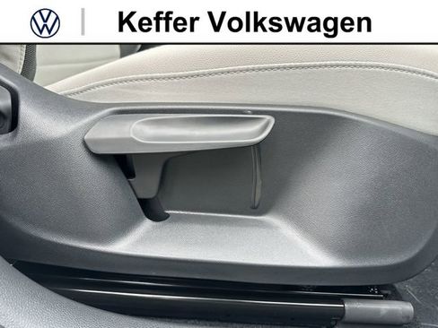 New 2026 Volkswagen Taos SE FWD image 29