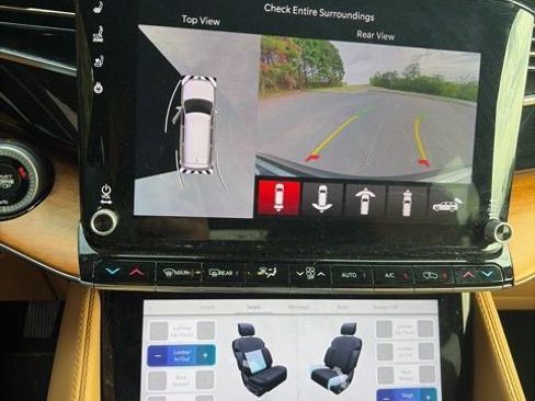 Used 2024 Jeep Grand Wagoneer Series III w/ HD Trailer Tow Package image 18