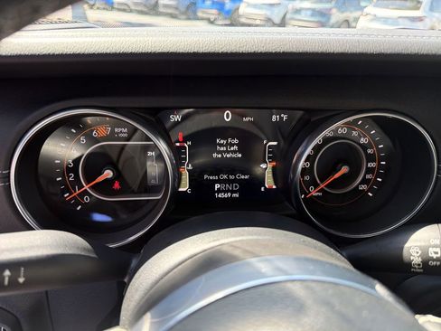 Used 2019 Jeep Wrangler Unlimited Sahara image 21