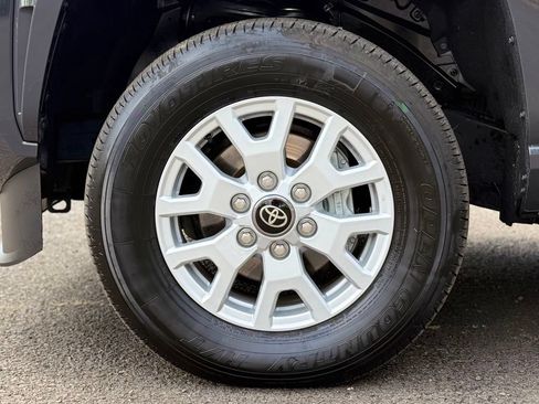 Certified 2025 Toyota Tacoma SR5 AWD/4WD image 9