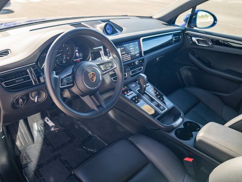 Used 2022 Porsche Macan AWD/4WD image 4