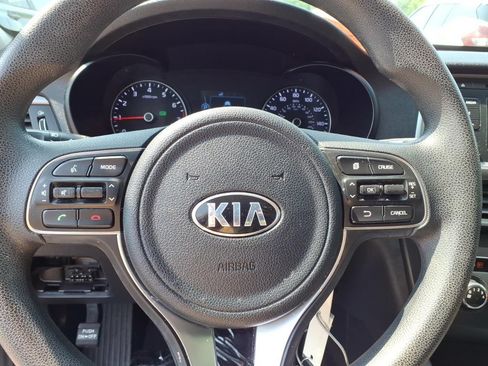 Used 2017 Kia Optima LX FWD image 7