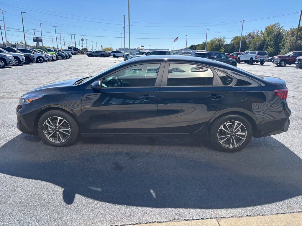 Used 2024 Kia Forte LXS w/ LXS Technology Package FWD image 8