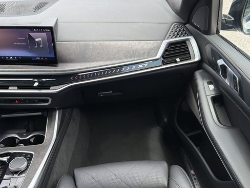 Certified 2025 BMW X7 xDrive40i image 17