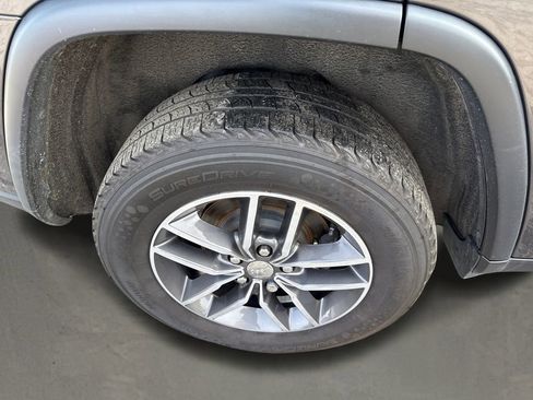 Used 2020 Jeep Grand Cherokee Laredo image 9