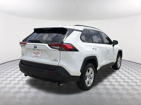 Used 2021 Toyota RAV4 LE AWD/4WD image 17