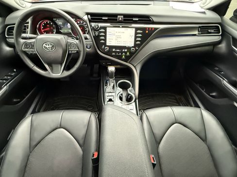 Used 2020 Toyota Camry XSE image 18