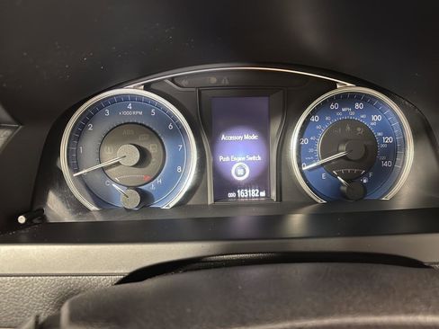 Used 2015 Toyota Camry XLE w/ Moonroof Package FWD image 3