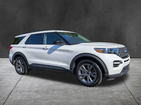 Used 2022 Ford Explorer XLT w/ Equipment Group 202A RWD image 2