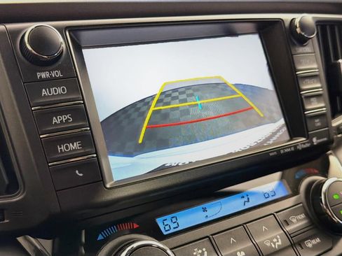 Used 2017 Toyota RAV4 XLE AWD/4WD image 35