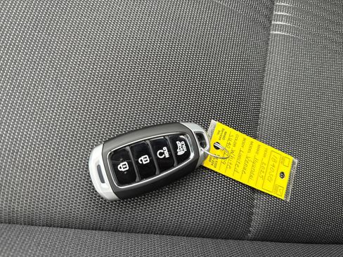 Certified 2025 Hyundai Venue Limited FWD image 27
