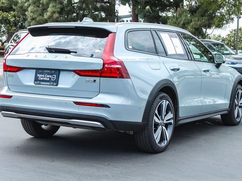 Used 2025 Volvo V60 B5 Cross Country Plus AWD/4WD image 6