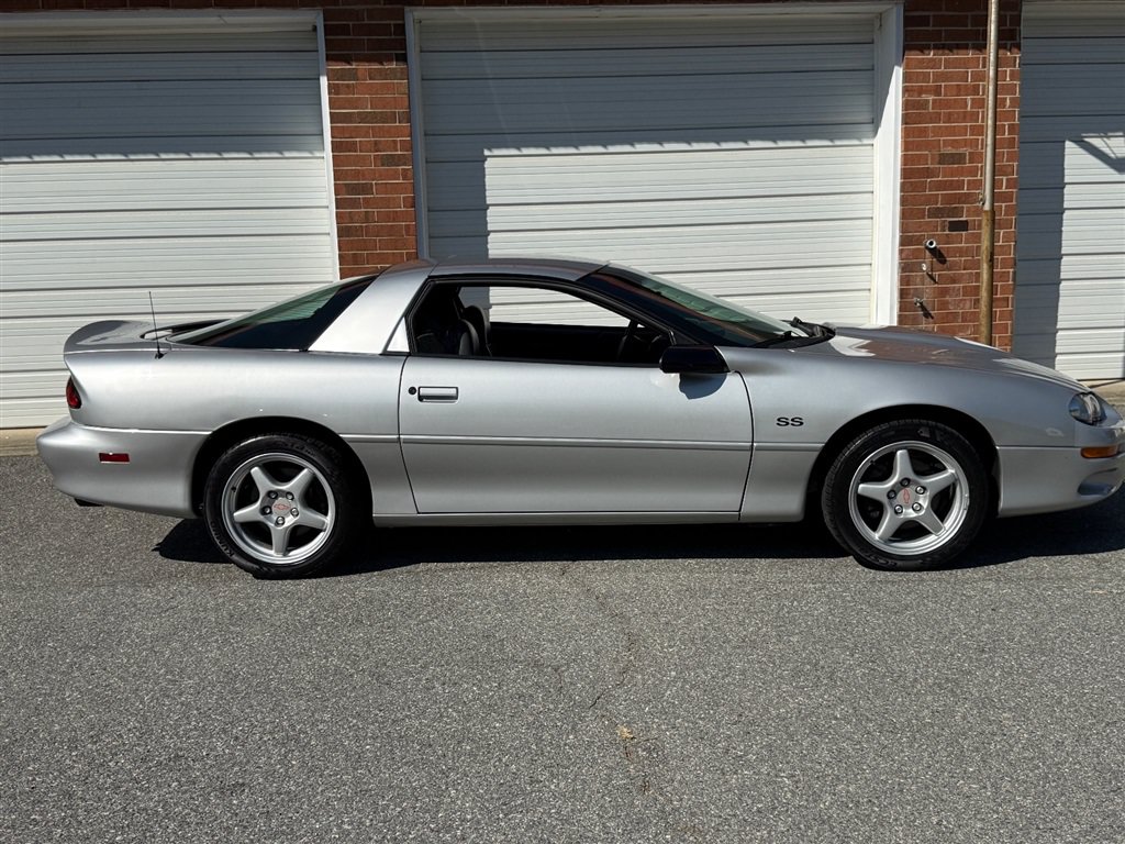 Used 1999 Chevrolet Camaro Z28 w/ SS Performance/Appearance Pkg RWD image 29