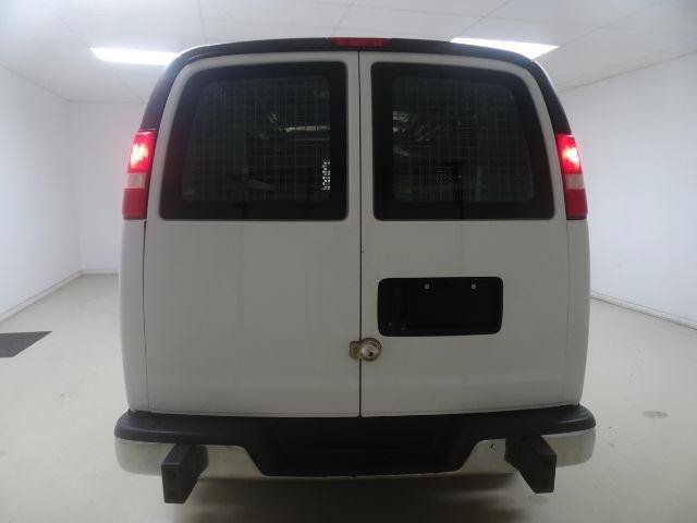 Used 2018 Chevrolet Express 2500 w/ Driver Convenience Package RWD image 5
